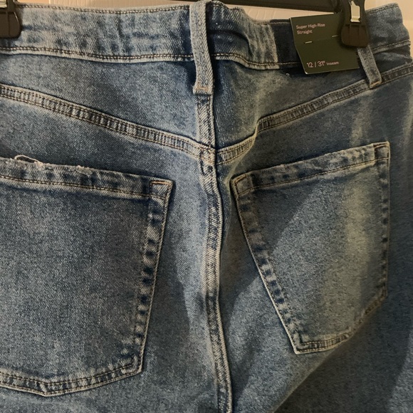 SUPER HIGH RISE RHINESTONE STRAIGHT LEG  JEANS, SIZE 12/31 “ seam. - Picture 3 of 7